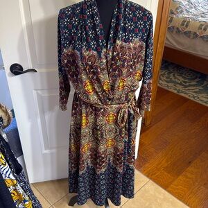 Dress. Size Large. No rips tears or stains. Gorgeous. Size Large $22